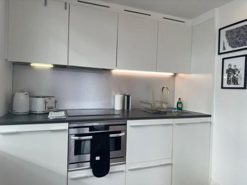 Balcony 60 Inch TV Penthouse City Centre with views photo 17