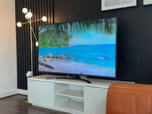 Balcony 60 Inch TV Penthouse City Centre with views photo 6