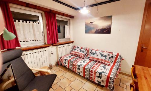 a small room with a couch and a window at Dolce Vista in Passo del Tonale