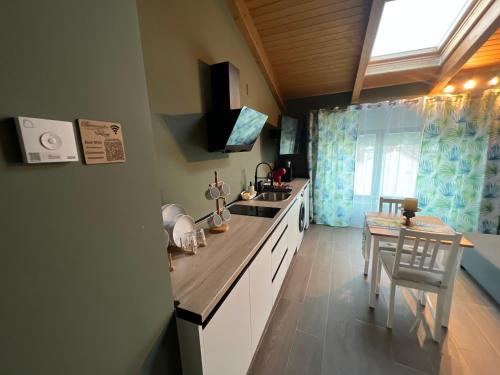 Kuchyň nebo kuchyňský kout v ubytování Grupo García de Paredes apartamentos turísticos
