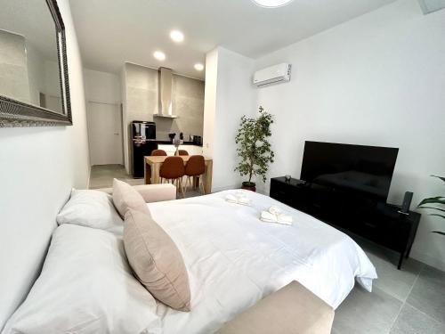Valencia Getaway - Jacuzzi, Space & Comfort photo 12