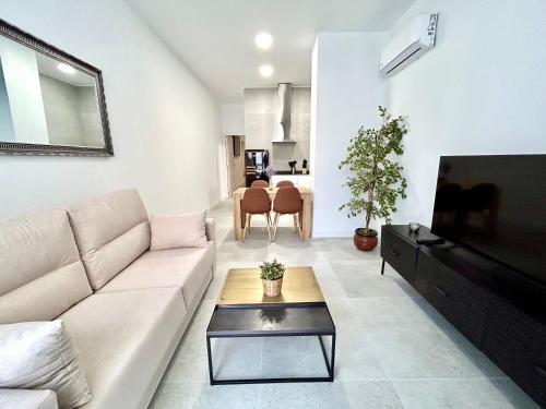 Valencia Getaway - Jacuzzi, Space & Comfort photo 13