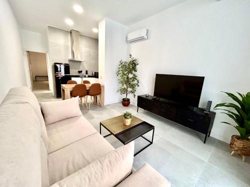Valencia Getaway - Jacuzzi, Space & Comfort photo 17