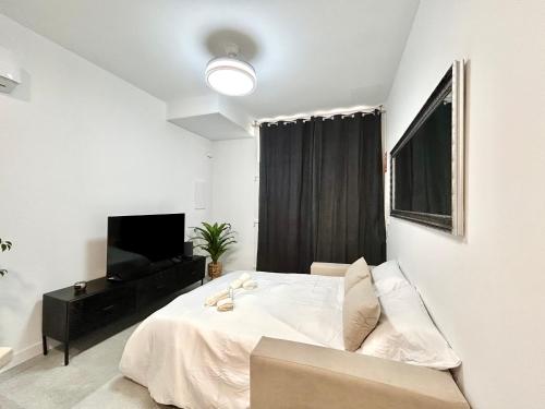 Valencia Getaway - Jacuzzi, Space & Comfort photo 20