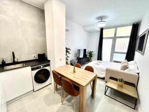Valencia Getaway - Jacuzzi, Space & Comfort photo 21