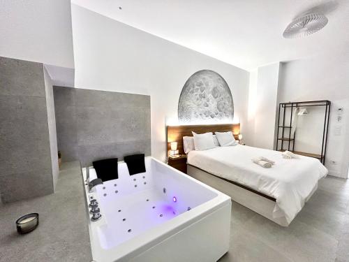 Valencia Getaway - Jacuzzi, Space & Comfort photo 26