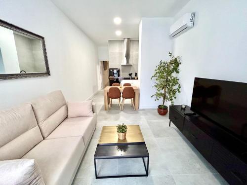 Valencia Getaway - Jacuzzi, Space & Comfort photo 28