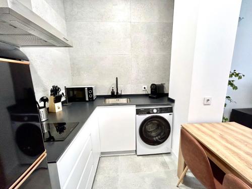 Valencia Getaway - Jacuzzi, Space & Comfort photo 30
