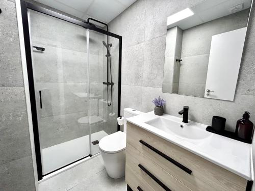 Valencia Getaway - Jacuzzi, Space & Comfort photo 34