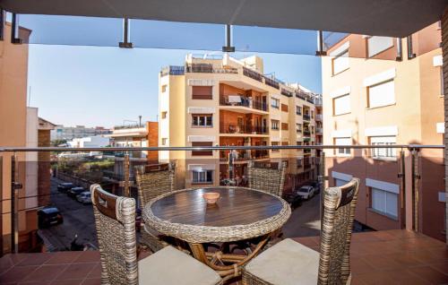 Beautiful Apartment In Pineda De Mar