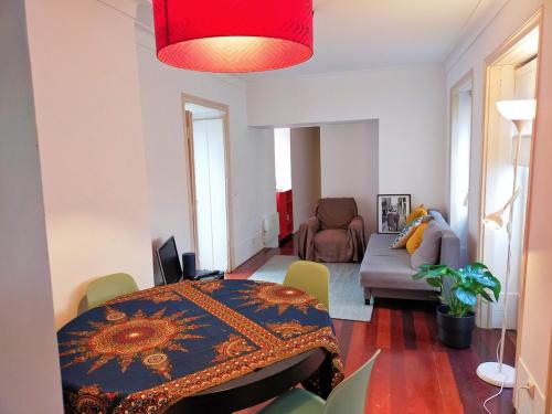 Central terrace apartment at typical Bica and Chiado