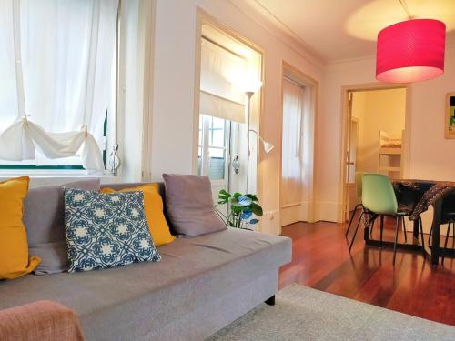 Central terrace apartment at typical Bica and Chiado