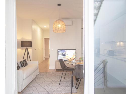 Príncipe Real Lovely Apt with AC