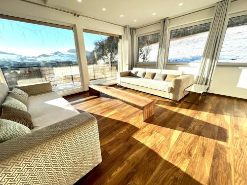 Slnečná vila pod lesom