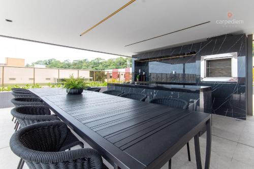 a dining room with a wooden table and chairs at Unity - Duplo em Cabo Branco por Carpediem in Penha