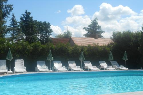 Zdjęcie z galerii obiektu Ferienwohnung mit Pool für 2 Personen w mieście Balatonmáriafürdő