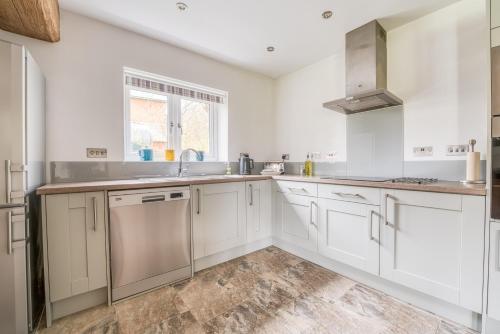 Dapur atau dapur kecil di Beautiful cottage in New Forest, Perfect for Two