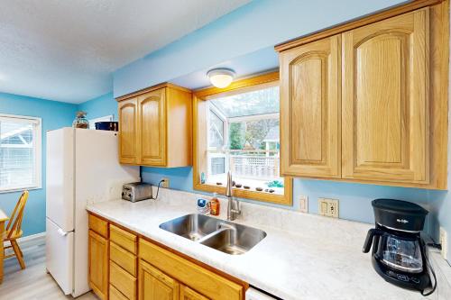 a kitchen with wooden cabinets and a sink at La Bella Vita in Cannon Beach