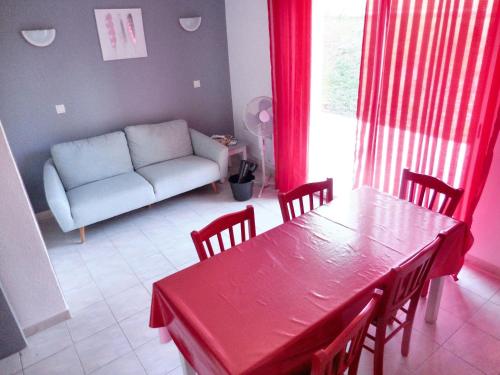 Posedenie v ubytovaní Maison charmante à Salavas avec piscine et jardin
