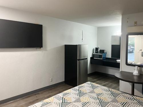 Studio 6 Augusta, GAにあるテレビまたはエンターテインメントセンター