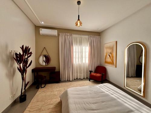 Ένα ή περισσότερα κρεβάτια σε δωμάτιο στο Lighthouse Signature Suites
