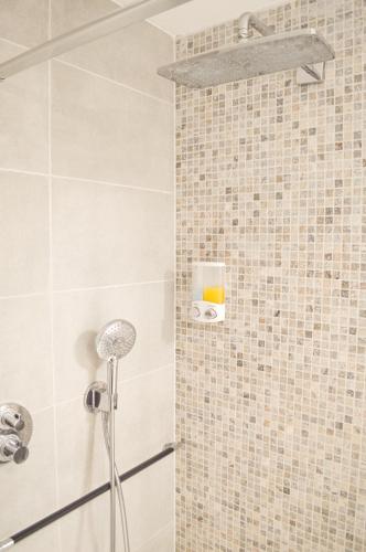 Ένα μπάνιο στο 1BR apt métro Hopital Erasme Bordet handicapt friendly