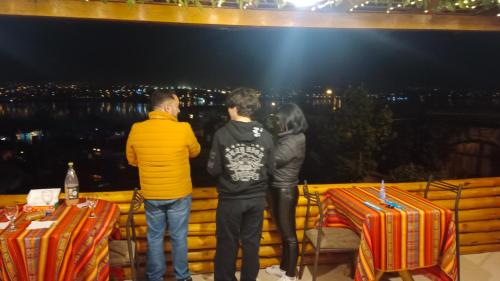 a group of three people standing on a balcony looking at a view at Bellavista Casa de Huéspedes in San Pablo