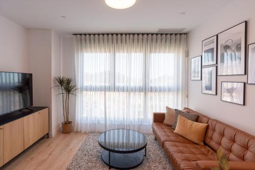 Skyline II Pool & Coworking by ELE Apartments