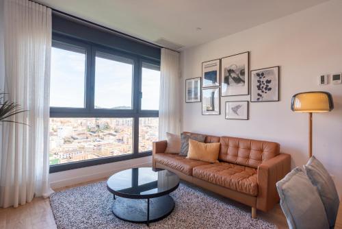 Skyline II Pool & Coworking by ELE Apartments