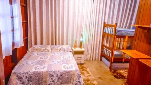 a small bedroom with a bed and a chair at Floresta Zen - Pousada Xamanica in Manaus