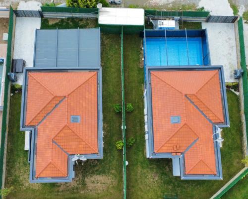 an overhead view of two houses with orange roofs at Zümrüt villaları in Sapanca