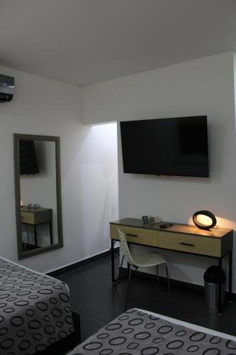TV a/nebo společenská místnost v ubytování Hotel Merlott Lleras