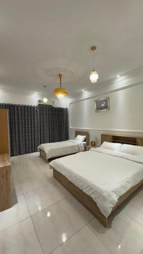 Ένα ή περισσότερα κρεβάτια σε δωμάτιο στο عجمان كورنيش