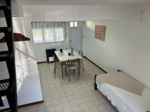 a room with a table and a bed in it at Ph Completo Petfriendly in Mar del Plata