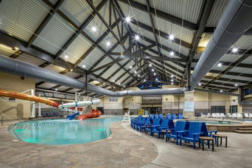 Bazén v ubytování Gaylord Rockies Resort & Convention Center nebo v jeho okolí