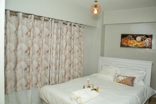 Una cama o camas en una habitación de Modern Comfort in Nakuru Kenya