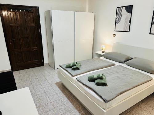 Studio Apartment near Beach Petrčane - Quiet & Central - Unit 3