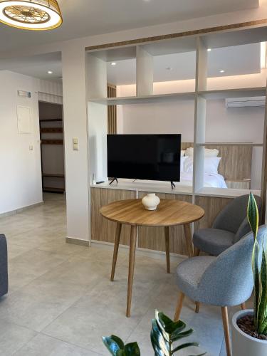 Modern Athens Apartment with Large Private Balcony and Free Parking