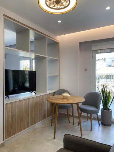 Modern Athens Apartment with Large Private Balcony and Free Parking