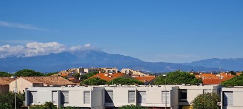Canigou by the sea