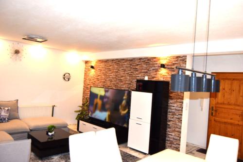 Χώρος καθιστικού στο GHomeT - 6 Zimmer Wohnung with parking - Up to 10 guests - Monteur, Handwerker & Large family welcome