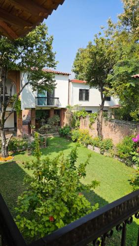 a view of the garden from the balcony of a house at Los Temazcales de Xochitepec in Xochitepec