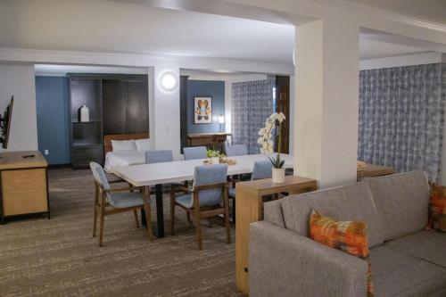 a dining room and living room with a table and chairs at The Inn at Opryland, A Gaylord Hotel in Nashville