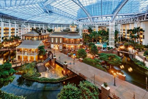 an indoor shopping mall with a large glass ceiling at Gaylord Opryland Resort & Convention Center in Nashville