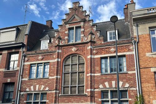 Equilibrium Family House by E