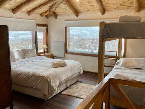 a bedroom with two bunk beds and a window at Cabañas El Legado in Los Molles