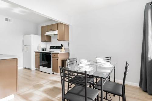 a dining room with a table and chairs and a kitchen at Gorgeous Two Bedroom Sleeps 6! Close to Strip! in Las Vegas