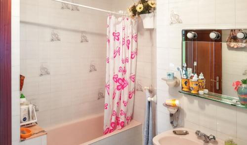 Bilik mandi di Comfortable house with sea view in Viveiro, 200 m²