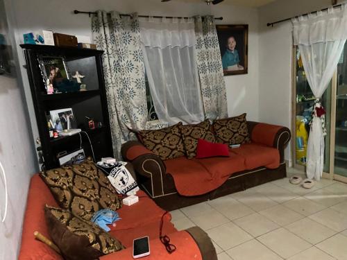a living room with two couches and a couch at Vistas del río in Monterrey