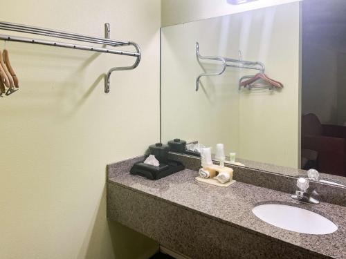 Koupelna v ubytování Motel 6 Tulia, TX